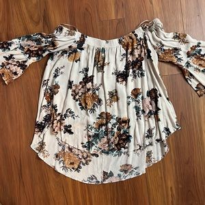 OFF SHOULDER TOP SIZE MED